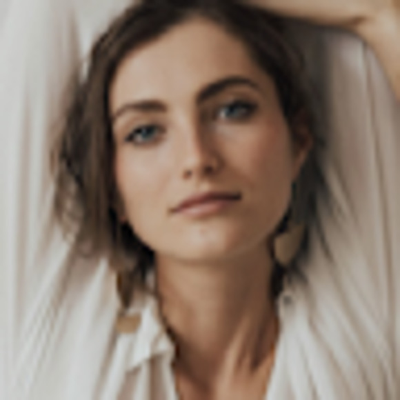 Meet your Posher, Olivia - Picture 1 of 1